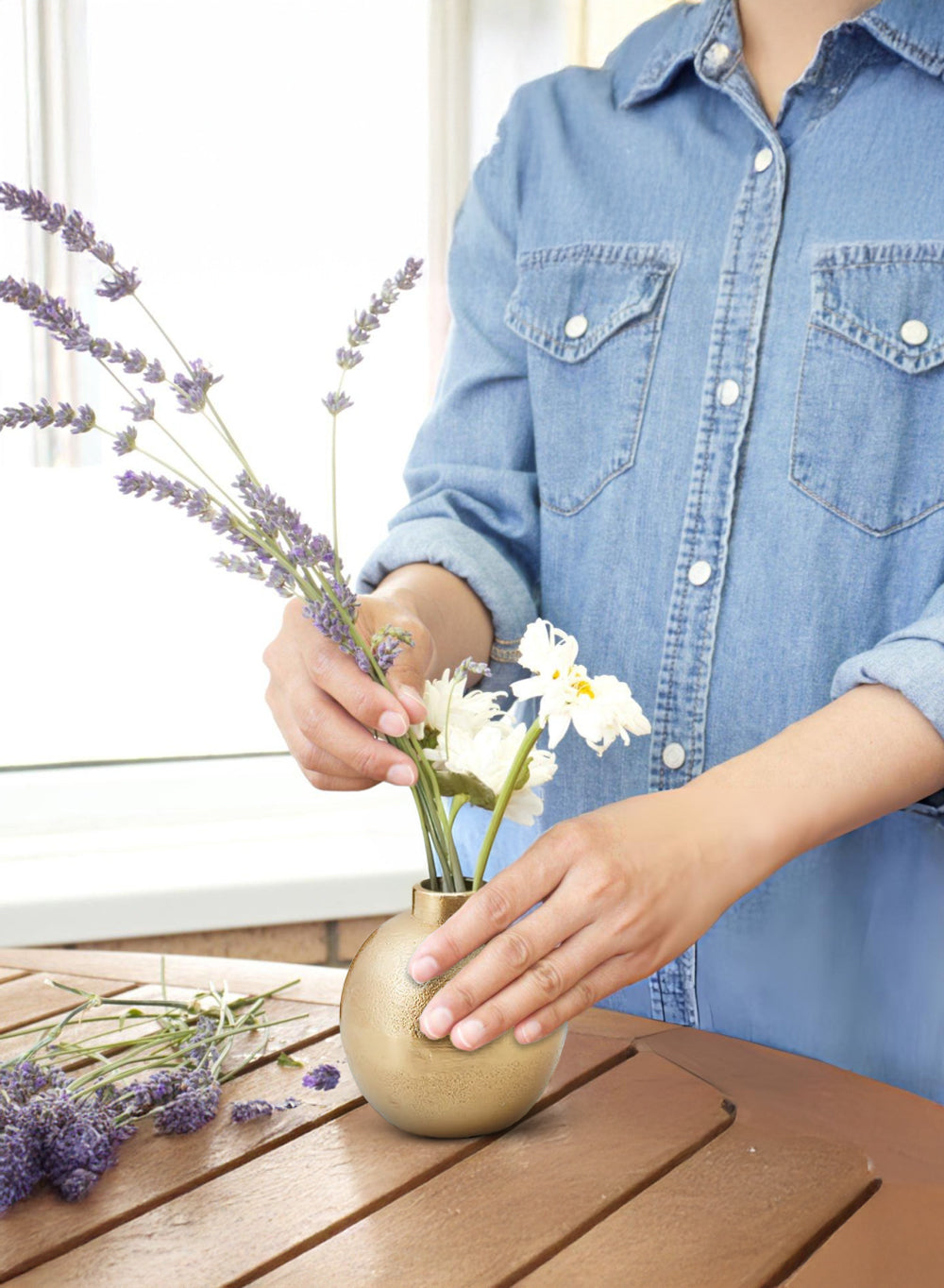 Stylish Gold Floral Bud Vase Collection