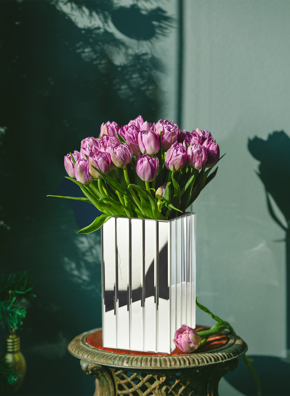 Serene Spaces Living Gatsby Mirror Strip Cube Vase – Art Deco Inspired  Glass Vase with Mirror Finish, Available in 2 sizes