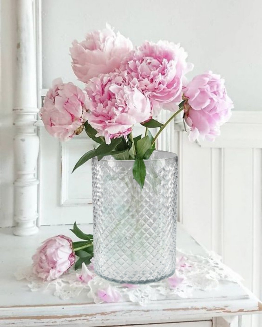 Serene Spaces Living Diamond Cut Glass Flowers Vase for Weddings, In 3 Shapes