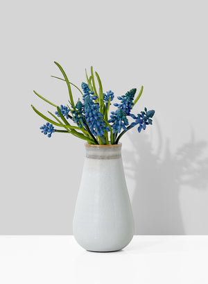 Serene Spaces Living 5.5 inches Tall Ceramic Bud Vase For Floral Arrangements In Parties, Events And Home Decor
